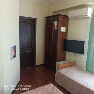 Гостиница На Львовской Вардане Трехместный номер с балконом-10