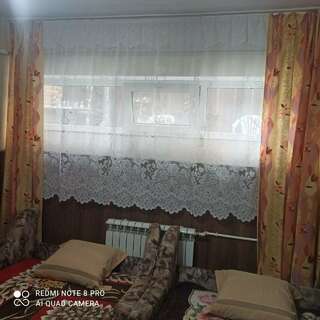 Гостиница На Львовской Вардане Семейный номер с общей ванной комнатой-4