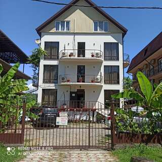 Гостиница На Львовской Вардане Трехместный номер с балконом-4