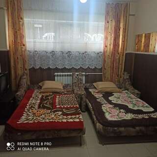 Гостиница На Львовской Вардане Семейный номер с общей ванной комнатой-5