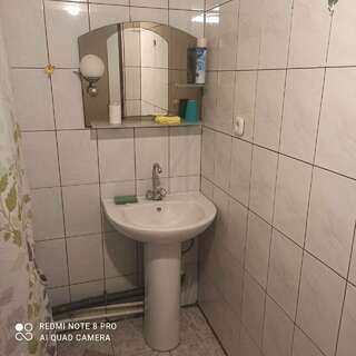 Гостиница На Львовской Вардане Семейный номер с общей ванной комнатой-8