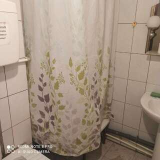 Гостиница На Львовской Вардане Семейный номер с общей ванной комнатой-7